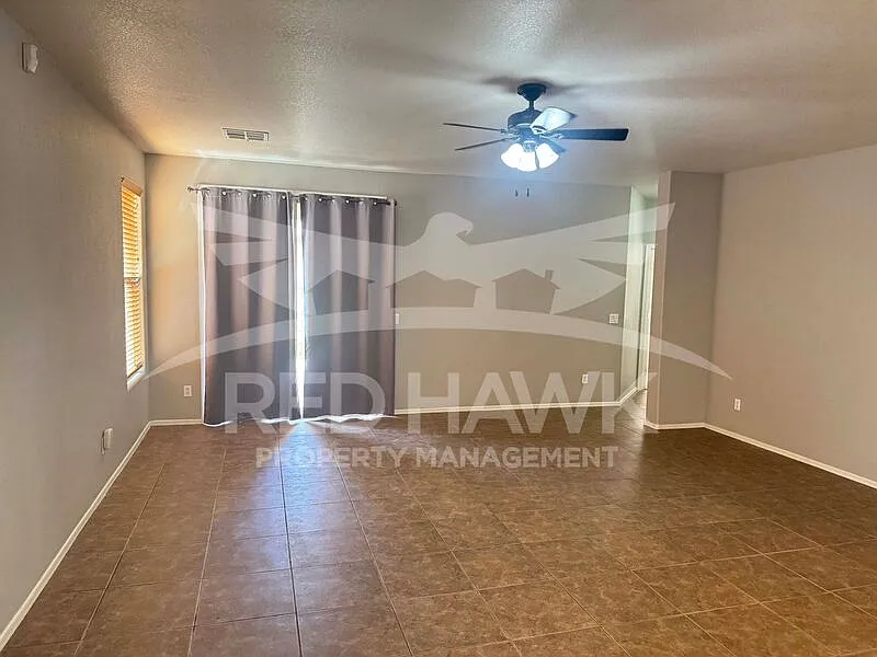 3 bed, 2.0 bath, 1674 sqft, $1,795 — Photo 4