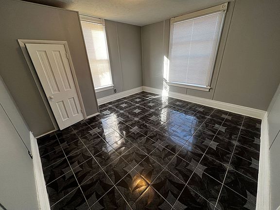 5th image of 2905-2907 Vine St #2905