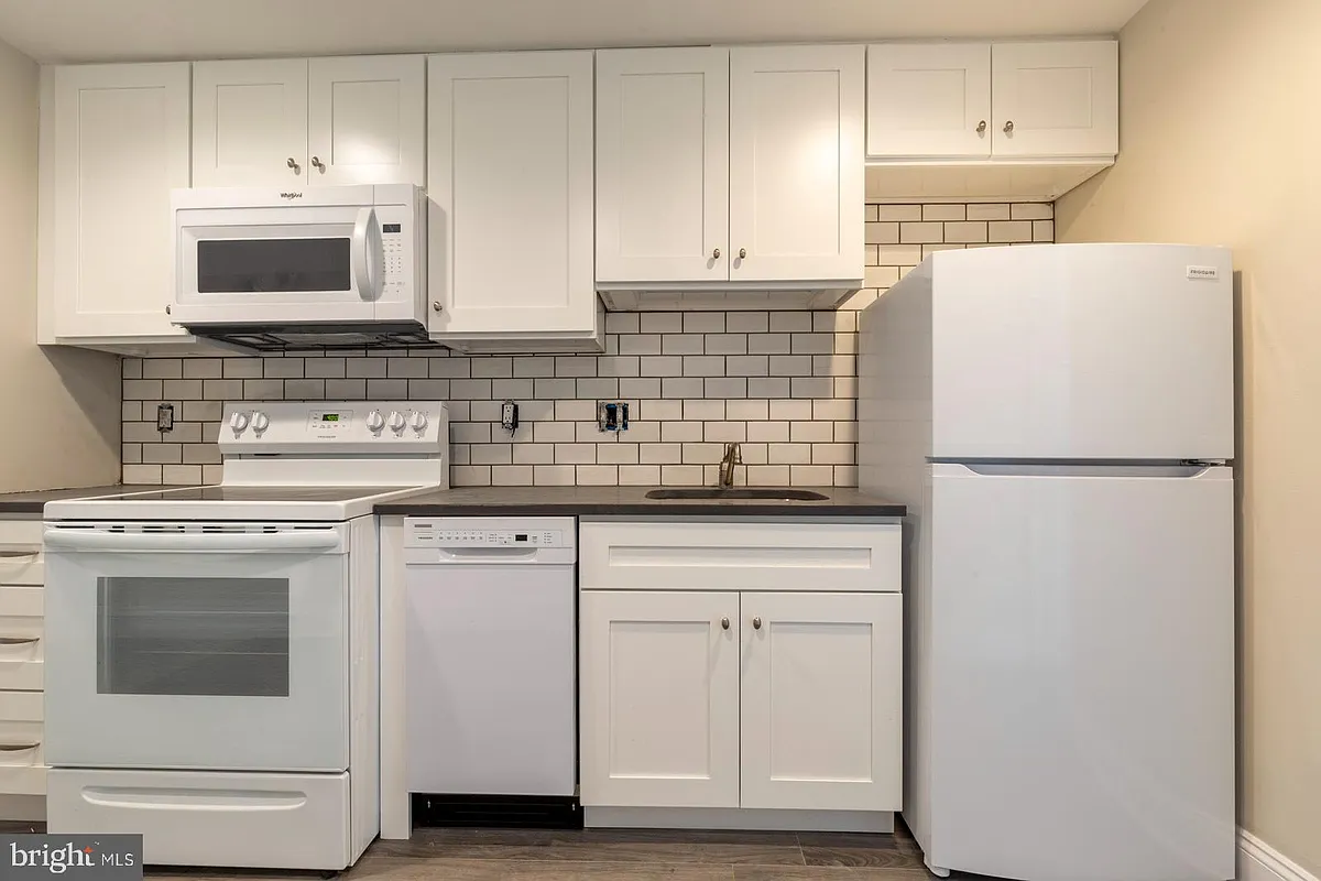 Building Photo - 3604 Baring St #2
