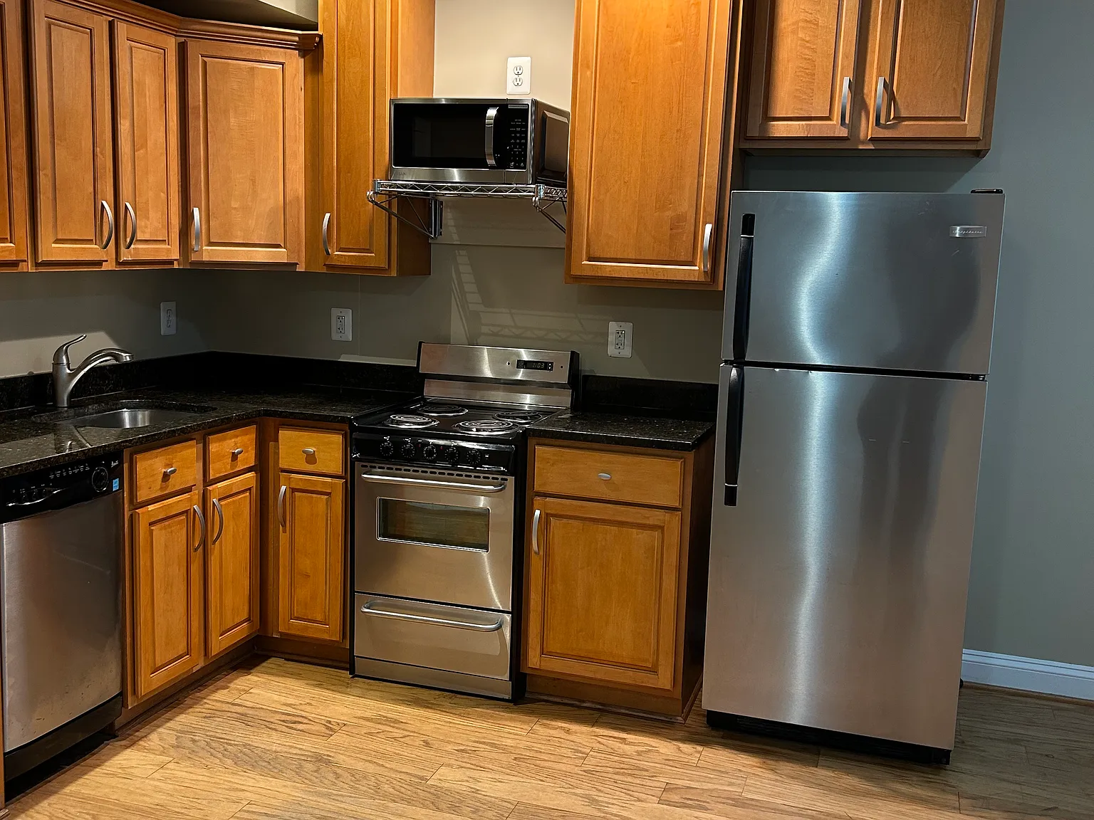 Studio, 528 sqft, $1,300 — Photo 3