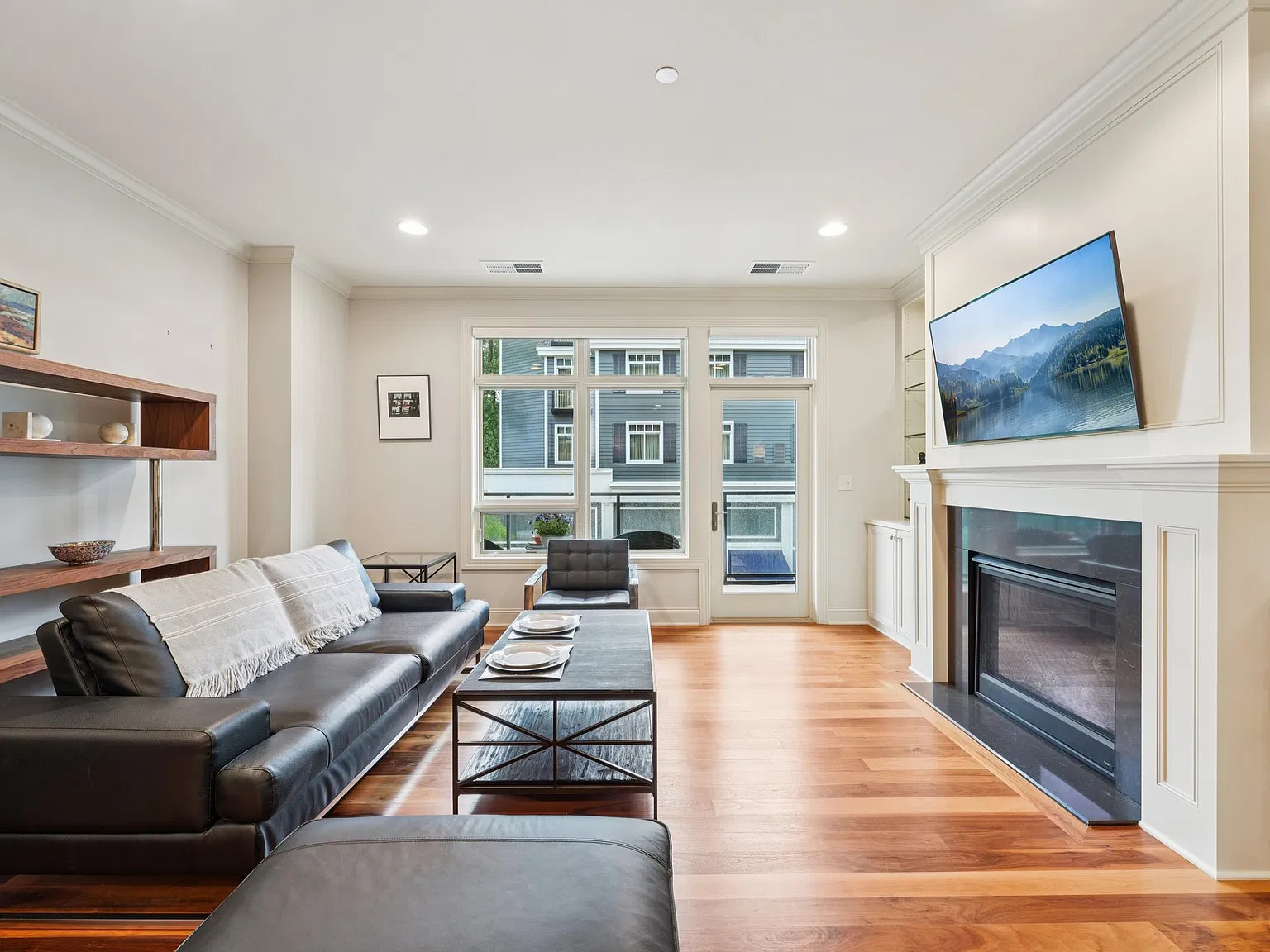 2 bed, 1300 sqft, $4,500 — Photo 4