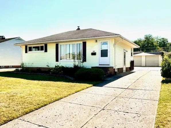 4604 Winter Ln, Brooklyn, OH 44144