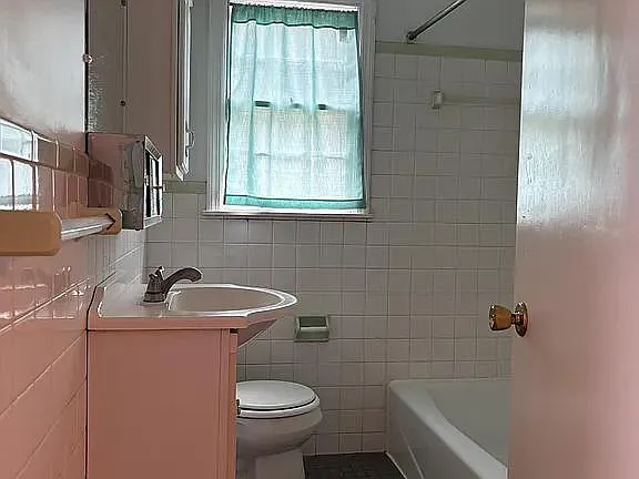 1676 Western Ave #1B — Photo 7