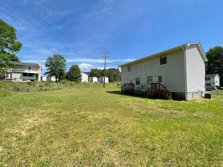 1410B Cherrycrest Dr #B — Photo 4
