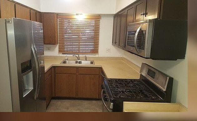 2nd image of 19405 Oakwood Ave