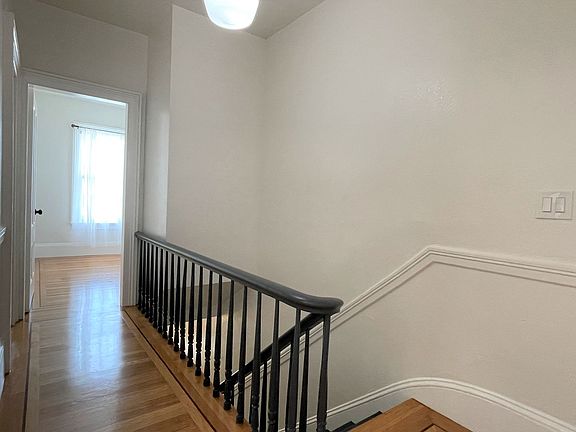 4th image of 1551 Oakdale Ave #1551