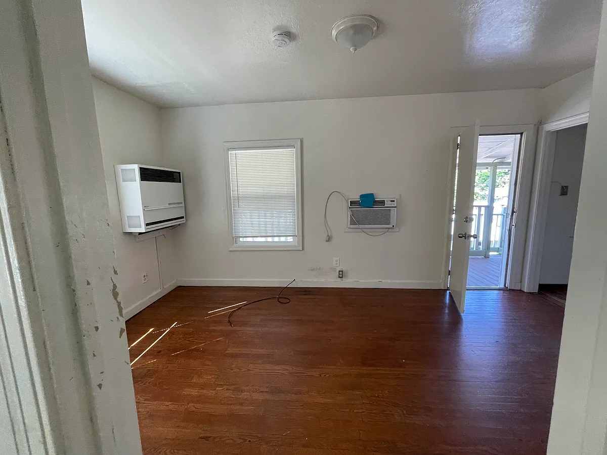 Building Photo - 905 So Jackson St #6
