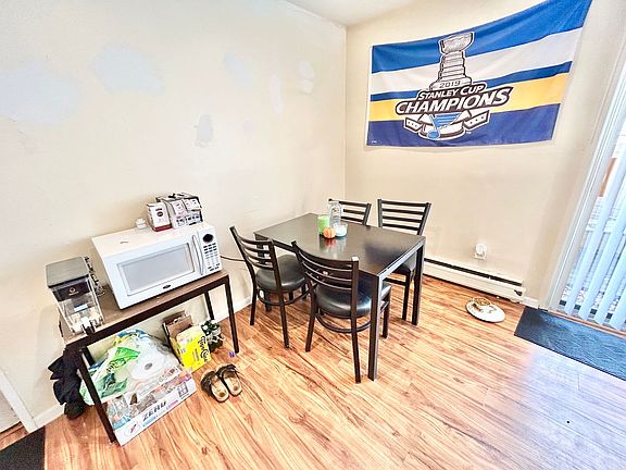 3rd image of 917 Packard St APT 1