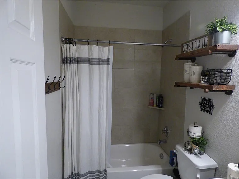7416 Boat Wind Rd — Photo 4