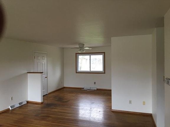 3rd image of 112 Cedar Dr