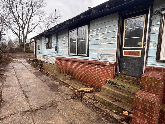 3rd image of 1528 W 20th St