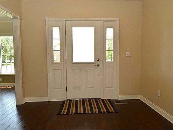 3rd image of 1604 Cricklewood Way