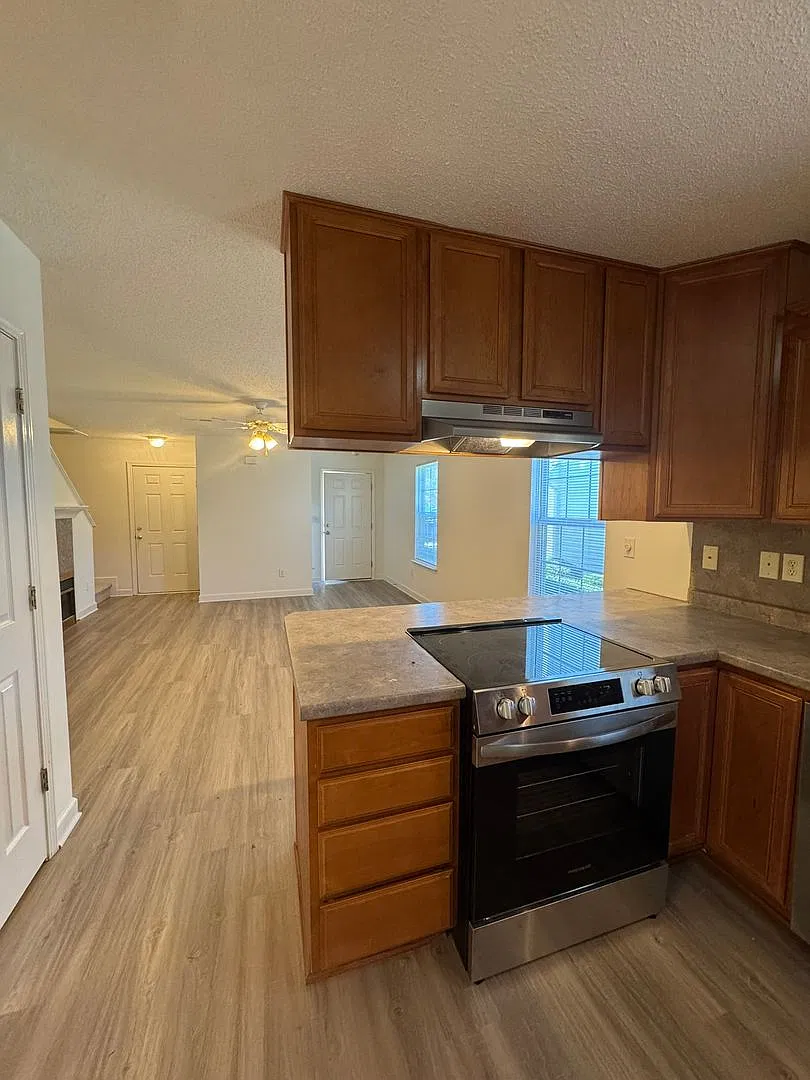 1348SF 2BR 2.5BA — Photo 4