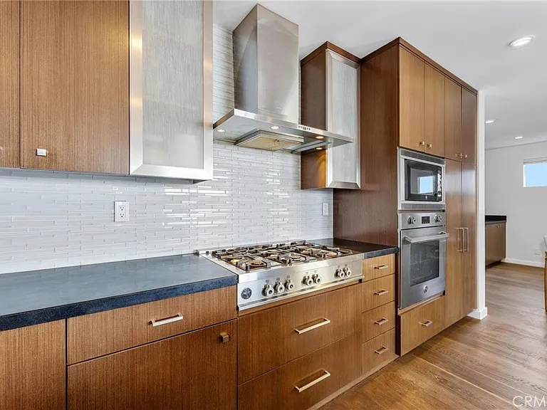 726 Loma Dr — Photo 11