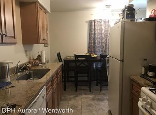 314 Oak Ave APT 8, Aurora, IL 60506