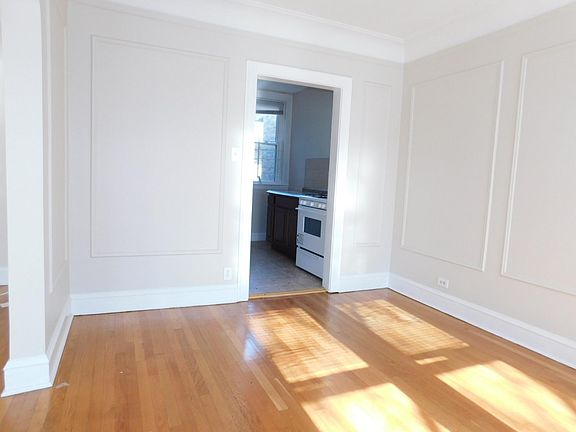 4th image of 1916 W Morse Ave APT 3S