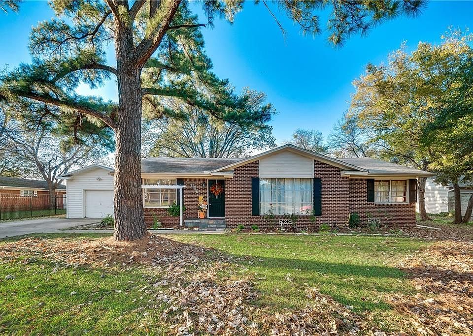 1st image of 107 Brookhollow Dr