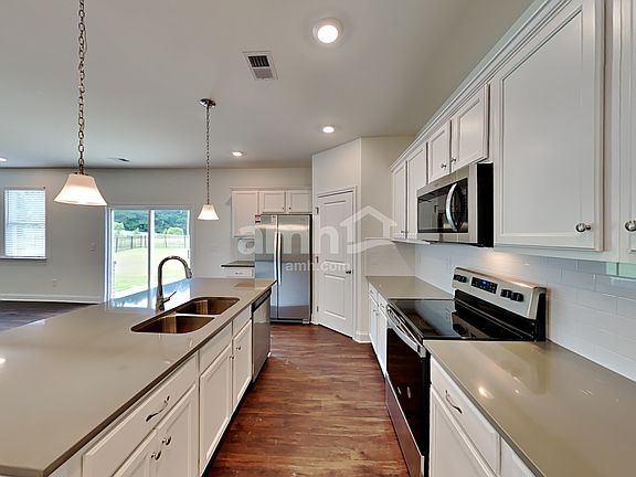 4th image of 749 Carnaby Ln