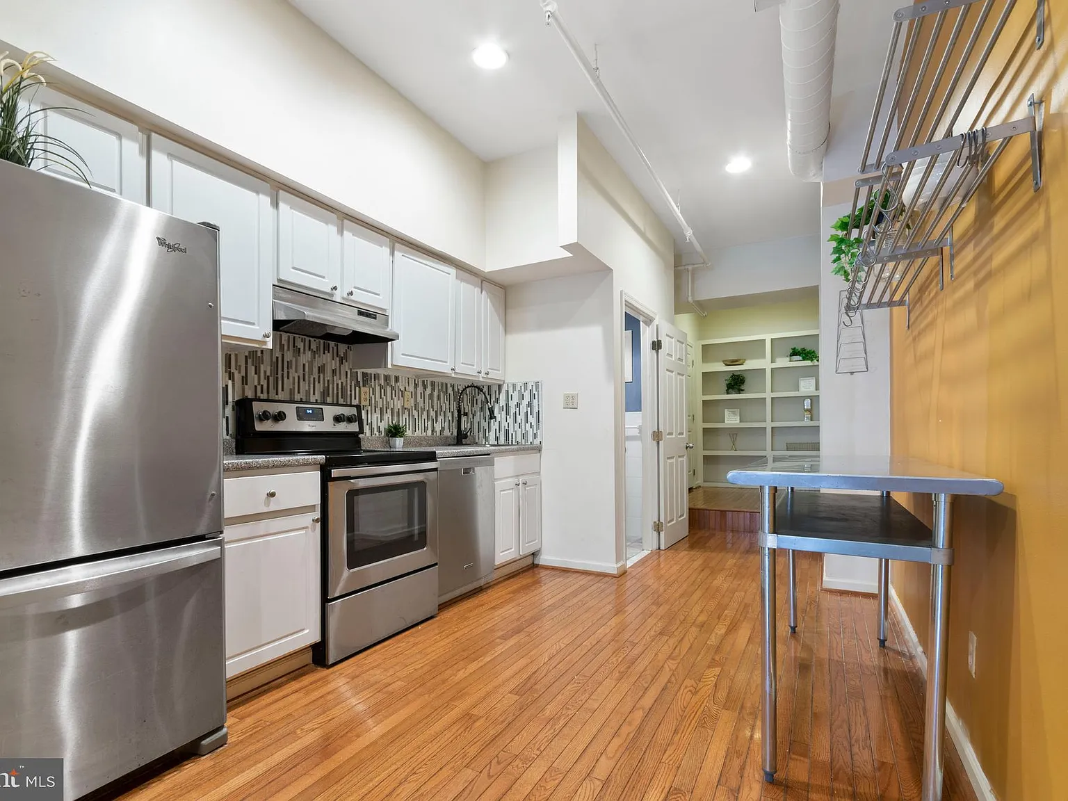 3 bed, 2.5 bath, 1740 sqft, $3,350 — Photo 3