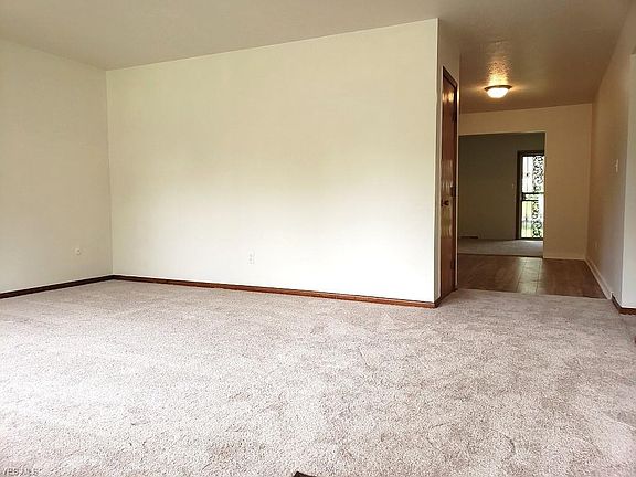 2nd image of 16124 S Glenn Dr