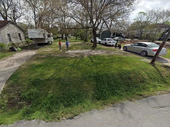 2606 Staples St, Houston, TX 77026