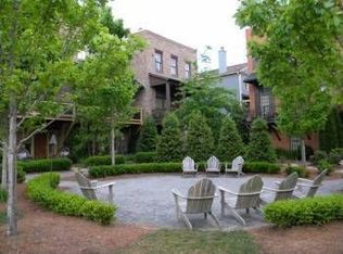 713 Hammond Dr, Woodstock, GA 30188