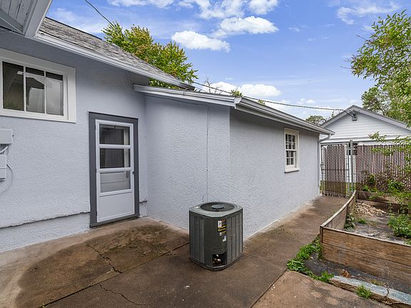 4th image of 1217 West Blvd
