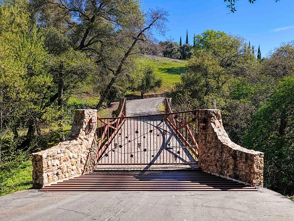 3rd image of 2581 Shirland Tract Rd