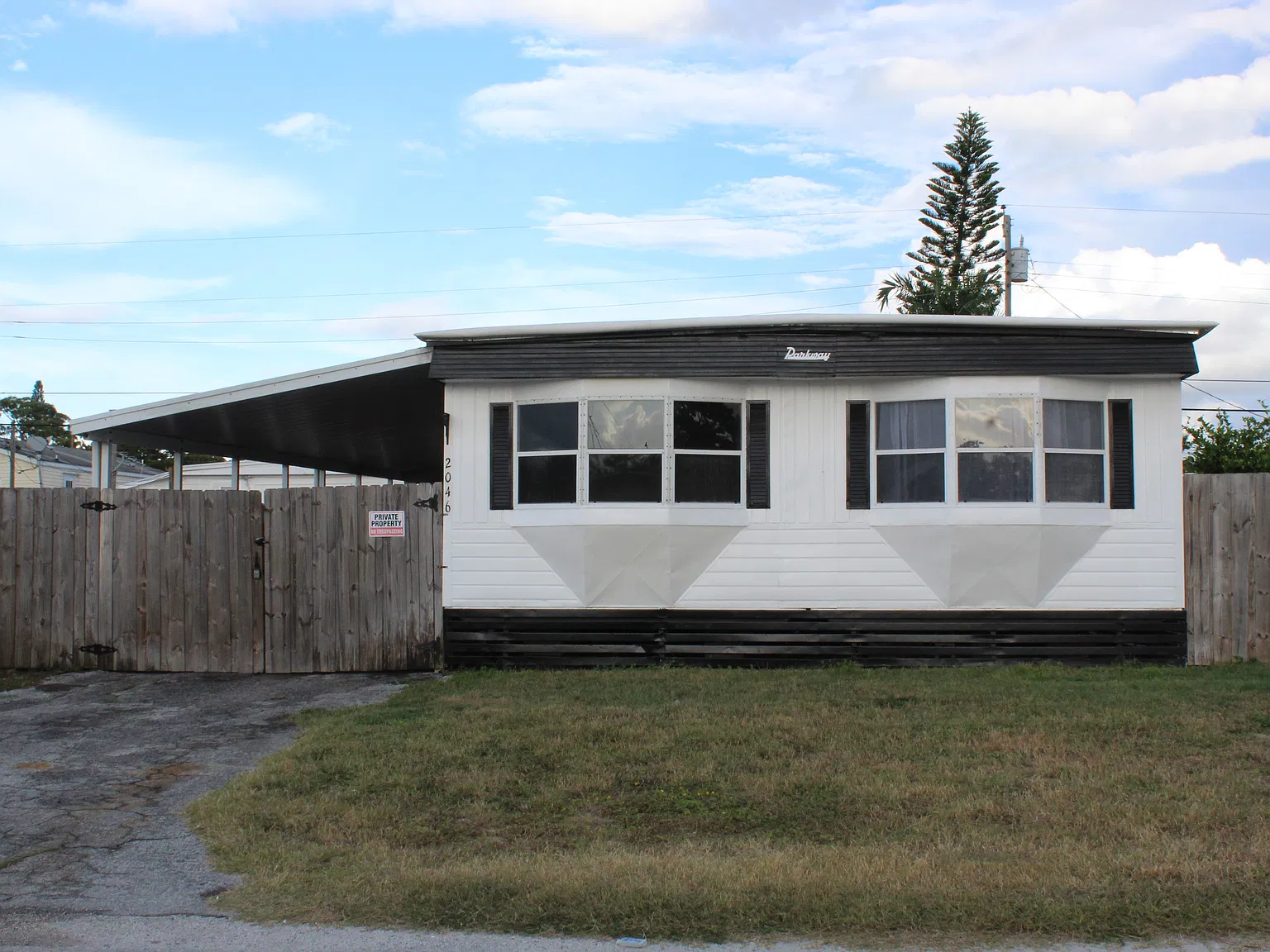 2046 Orange Dr — Photo 1