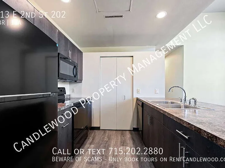 713 E 2nd St #202 — Photo 2