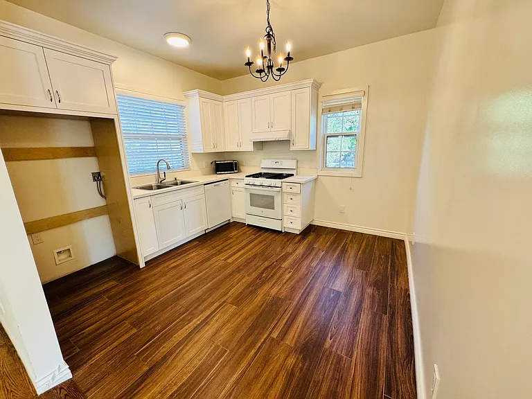 825 N Pasadena Ave — Photo 14