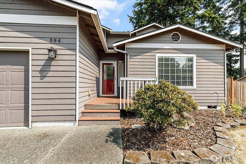 4th image of 594 SW Regency Drive