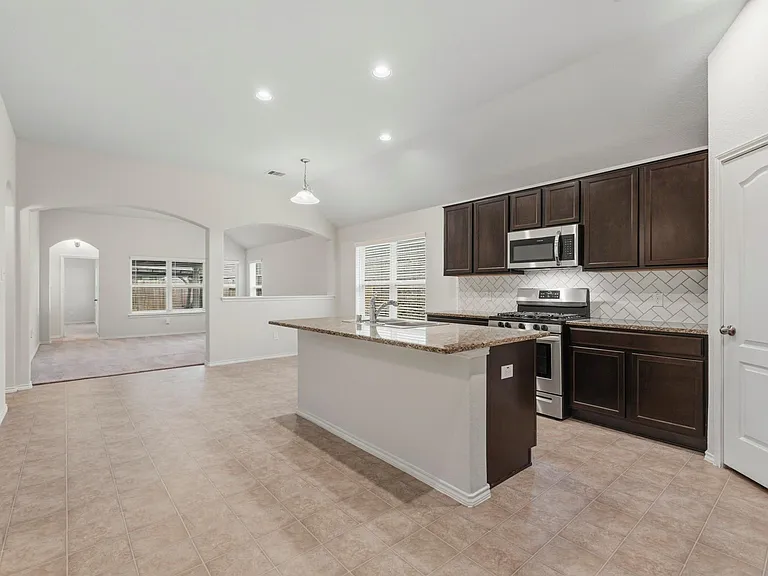 3410 Golden Amber Ct — Photo 6