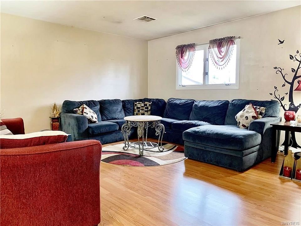 2nd image of 93 Steele Cir