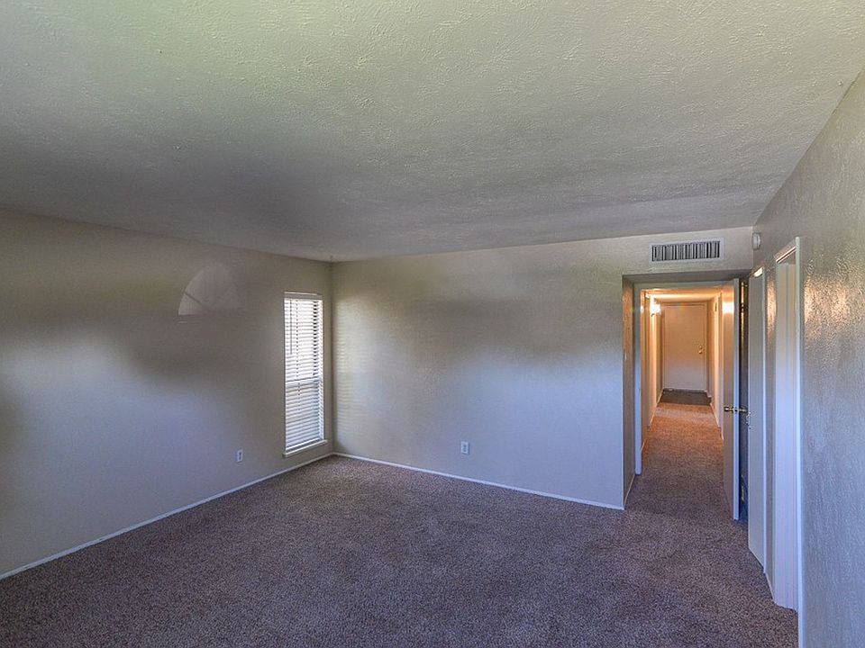 1st image of 821 Stonetrail Dr