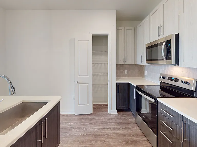 Essex Luxe Apartments — Photo 64