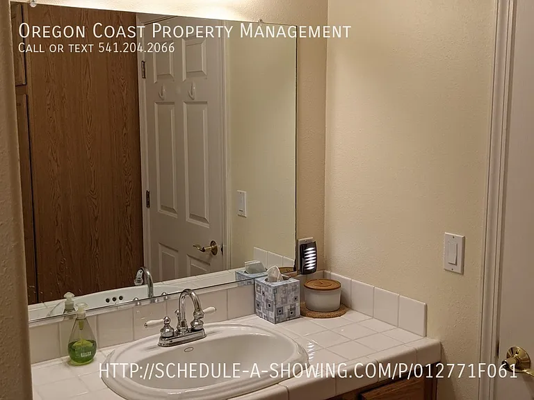912 SW Bay View Ln — Photo 16