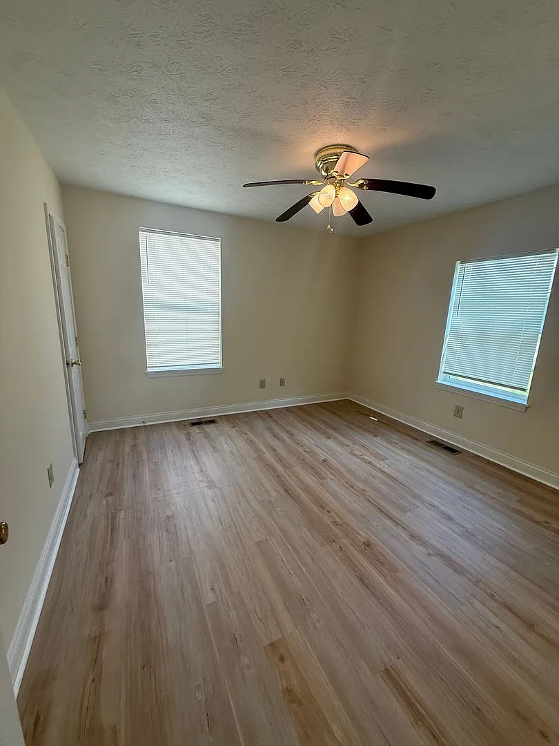 624 Addison Ave — Photo 3
