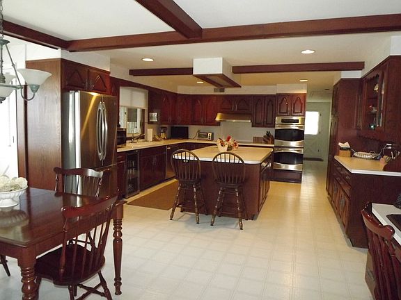 Large Eat-in Kitchen