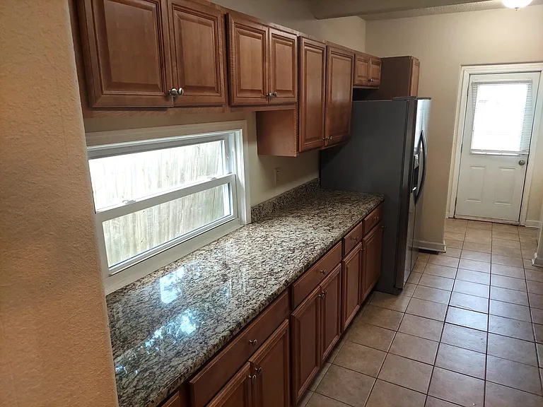 1320 Elm View Ave — Photo 2