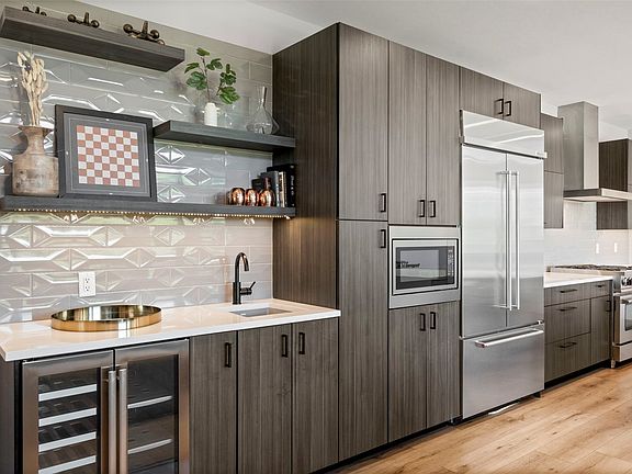 4th image of 158 Caravelle Drive UNIT 23
