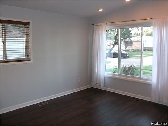 2nd image of 22630 Sunnyside St