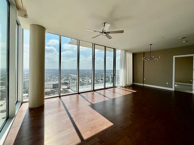 610 E Market St #2607 — Photo 2