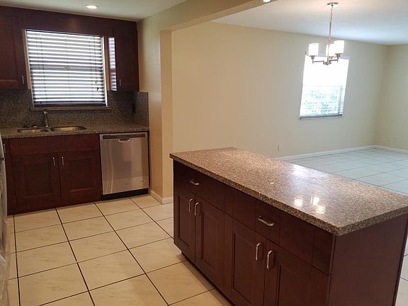 4th image of 720 N Dixie Hwy APT 402