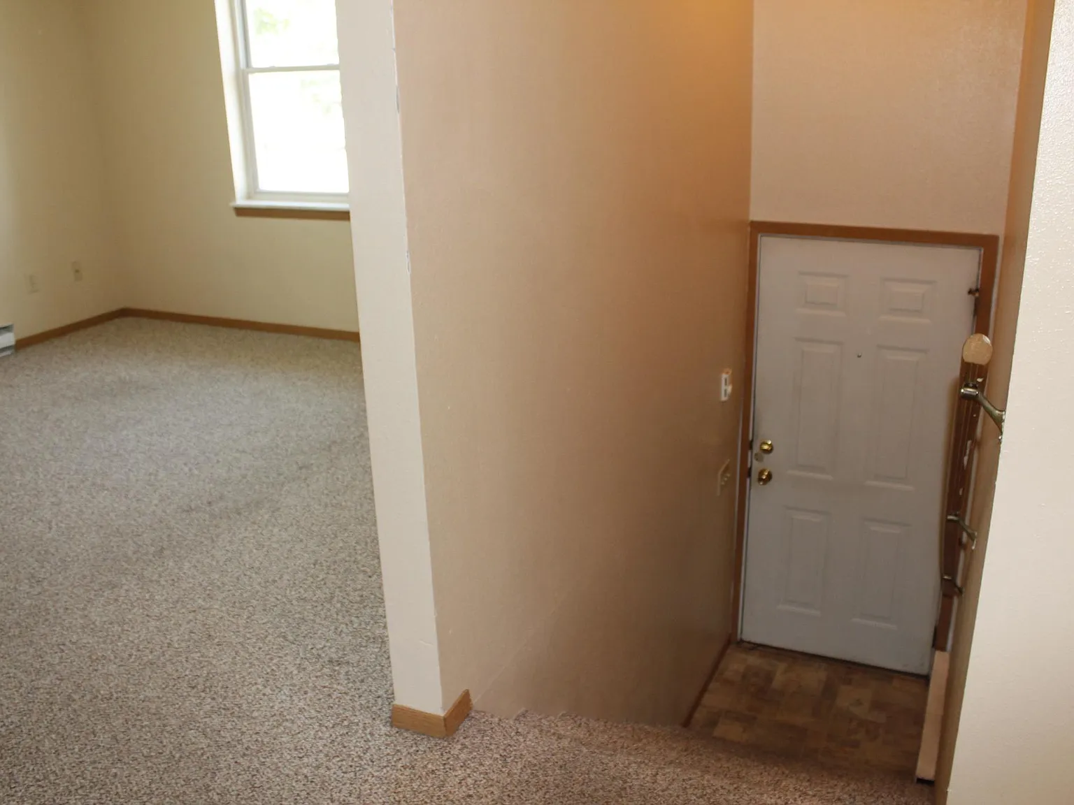 3 bed, 1008 sqft, $1,320 — Photo 2