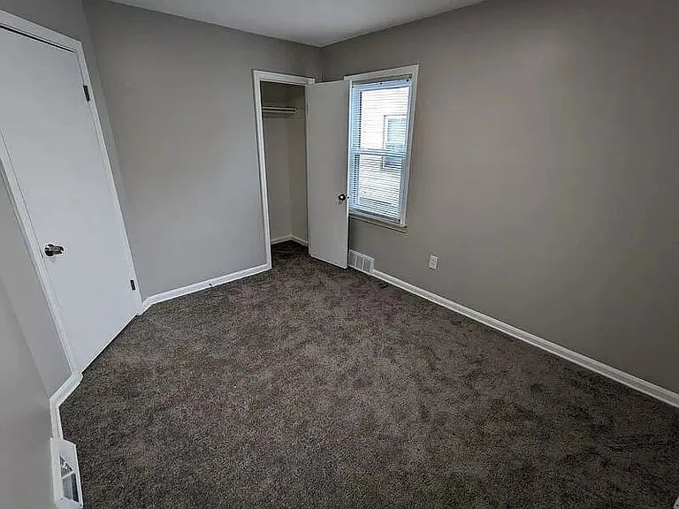 3 bed, 1.0 bath, 1051 sqft, $1,597 — Photo 4