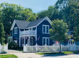 216 Antrim St, Charlevoix, MI 49720