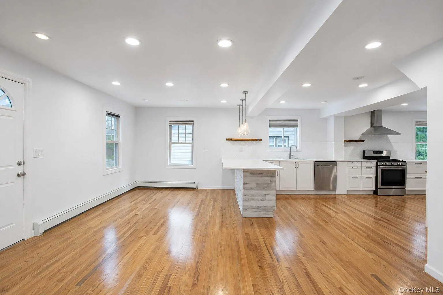 4 bed, 3.0 bath, 3072 sqft, $5,750 — Photo 4