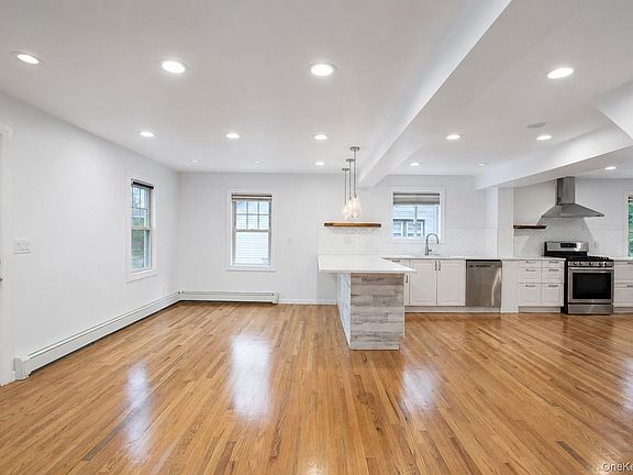 4th image of 55 Centre St