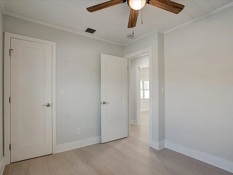 320 NW 6th Ave — Photo 14